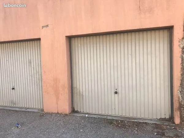 Garage/box 16 m² Carpentras