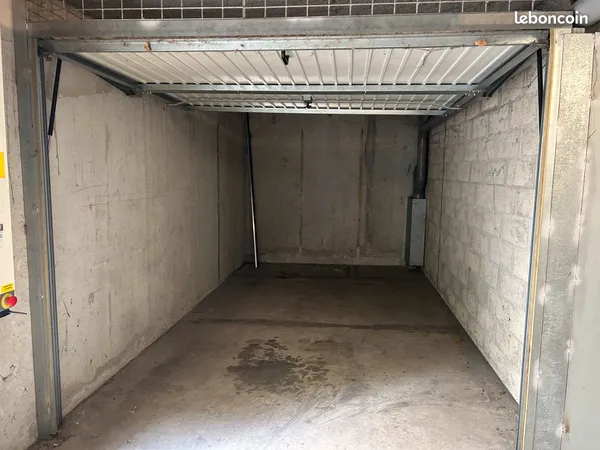 A louer box fermé à Colombes (14m2)
