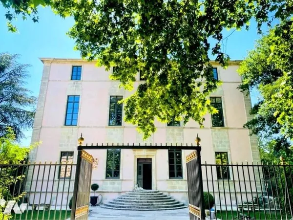 Local commercial 24 pièces 869 m²