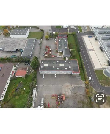 Deux bâtiments indépendants d'environ 1000m2 chacun - Bureaux et espaces de stockage
