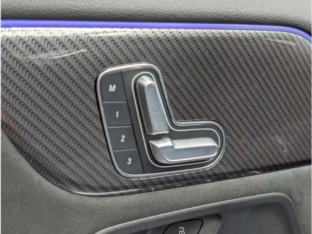 Mercedes Gla 250 e hybrid eq — photo 15