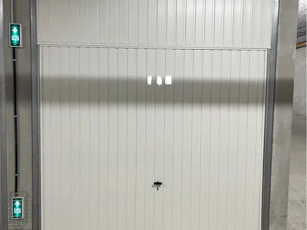 Garage/box sécurisé par vidéosurveillance