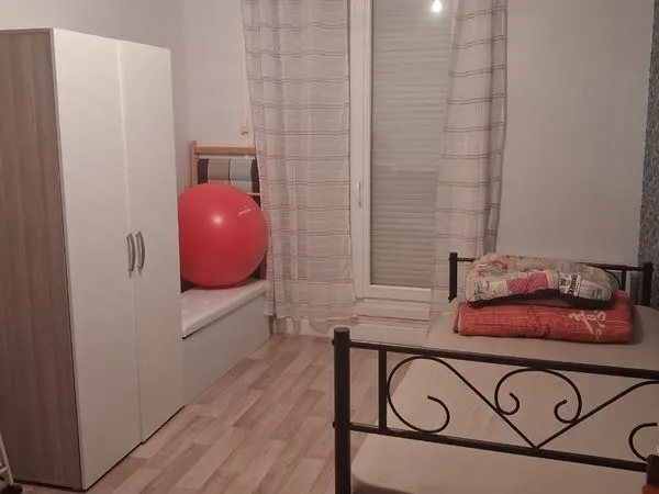 Chambre meublee