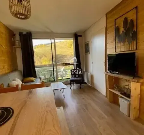 Appartement de type T3, idéalement situé au pied des pistes, pour profiter pleinement de la montagne