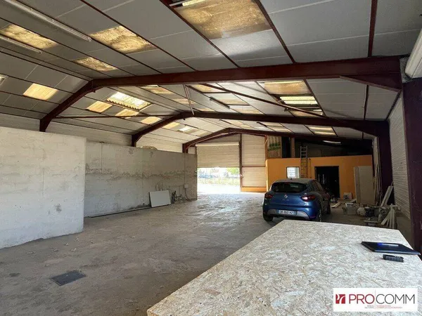 Local d'activité 2 pièces 300 m²