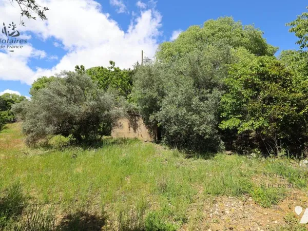 Terrain 600 m²