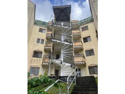 A VENDRE LOUÉ MEUBLÉ APPARTEMENT T2 EN RDC LA MEYNARD FORT-DE-FRANCE