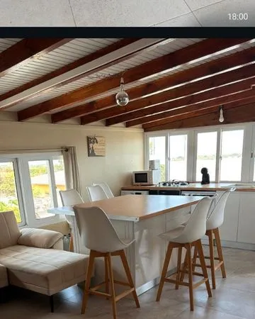 A loué magnifique haut de villa de deux pièces meublé vue sur mer terrasse couverte