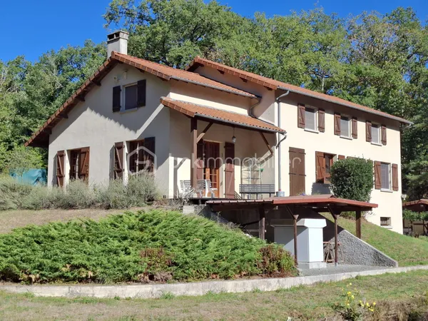 Maison 9 pièces 230 m²