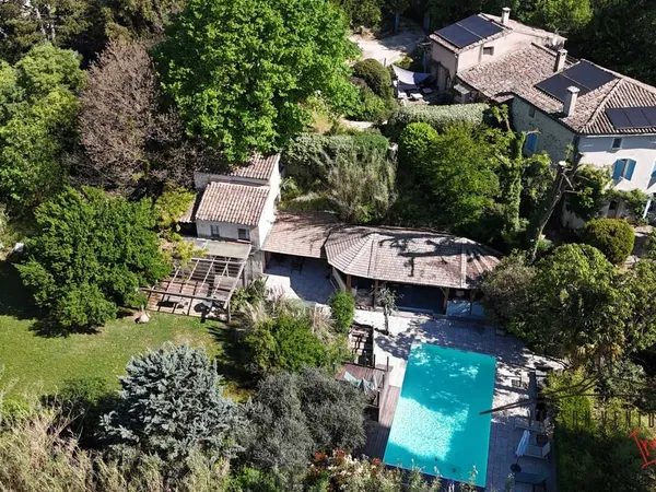 Villa 15 pièces 370 m²