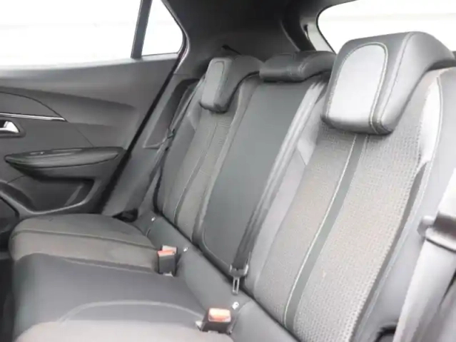 Peugeot 2008 e- 136ch gt line — photo 10