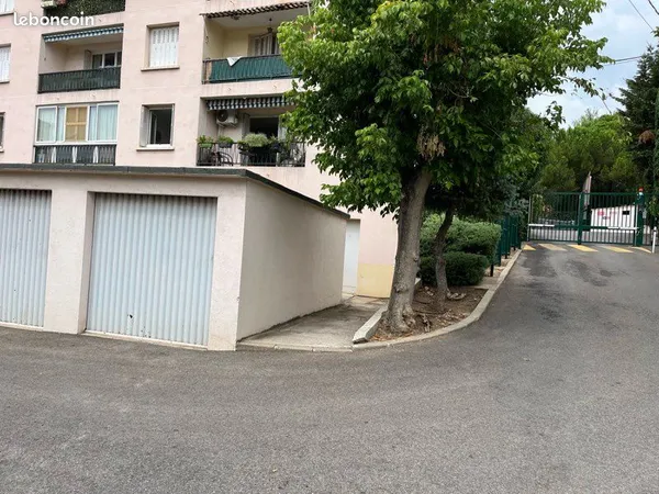 Loue garage privé