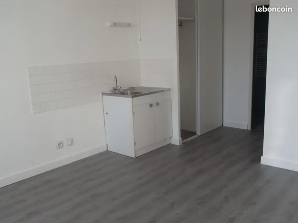 Appartement type F2 - 2e étage