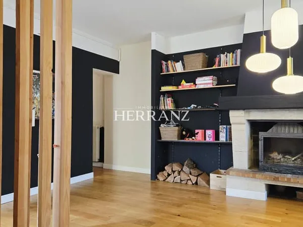 Maison de Bourg 140m2 - 4 chambres + bureau - Jardin