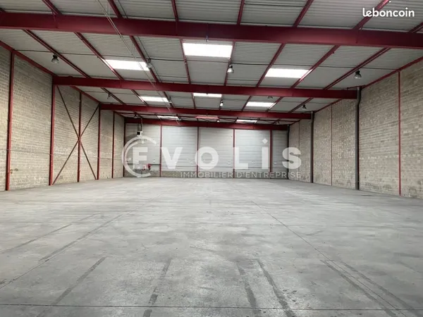 Local logistique 1 835 m²
