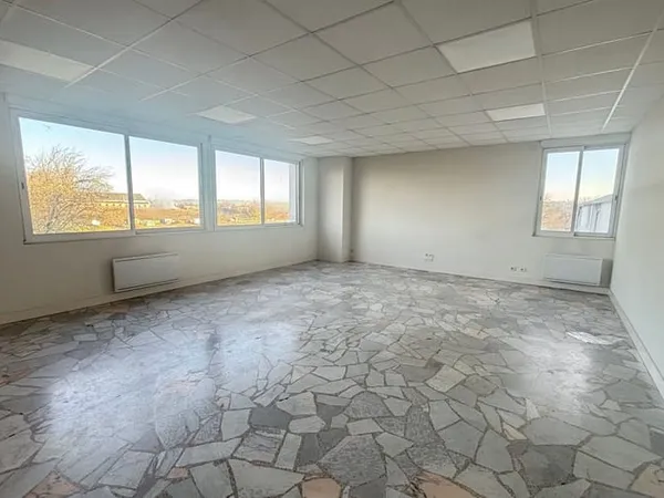 Bureau 80 m²