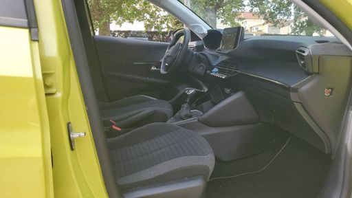 Peugeot 208 1.2 PureTech 100 - Active – 2024 – 14224 km – Essence – Boîte Manuelle — photo 12