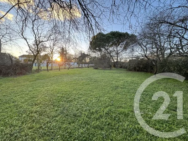 Terrain 764 m²