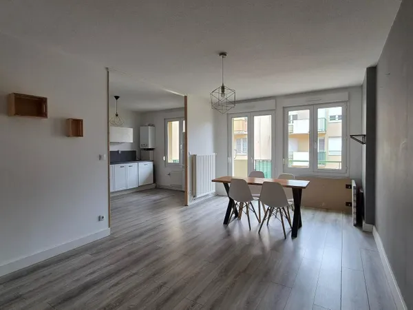 À VENDRE - Bel appartement de 69 m² avec balcon, cave et parking privatif !