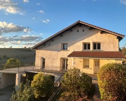 Maison entièrement rénovée en 2026 par un architecte, 3 chambres+bureau, grande terrasse, jardin clo