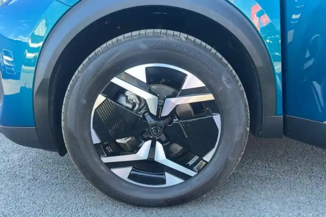 Peugeot 2008 hybrid 145 e-dcs6 — photo 12