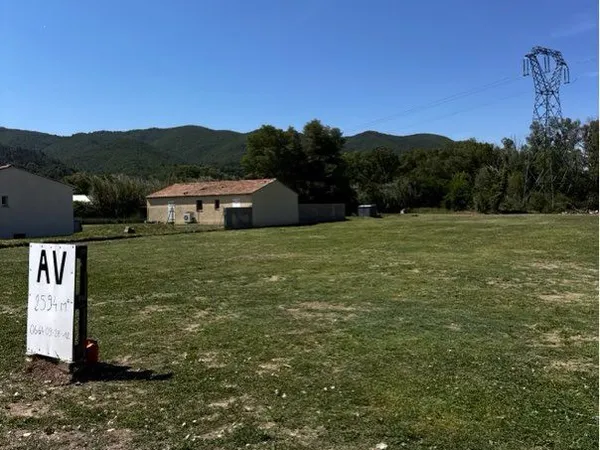 Terrain de 2594 m2 à Malijai