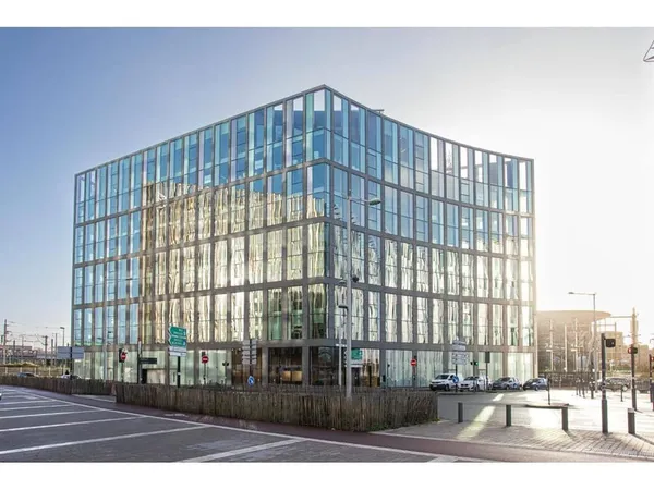 Bureaux 975 m²