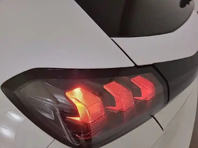 Peugeot 208 electrique 50 kwh 136ch — photo 17