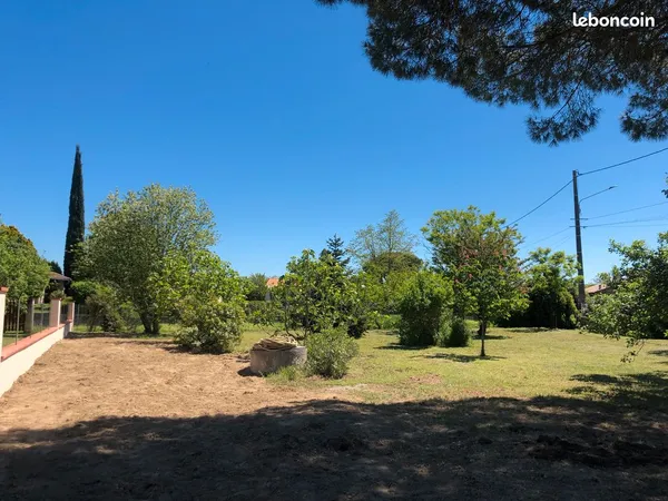 Terrain 700m²