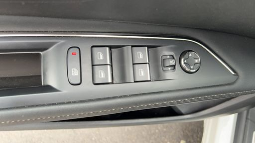 Peugeot 3008 1.6 THP 225 Hybrid-e EAT8 - Gt Pack – 2022 – 90989 km – Hybride rechargeable – Boîte Automatique — photo 28