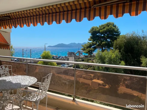 2 pièces Cannes vue mer à rénover entièrement