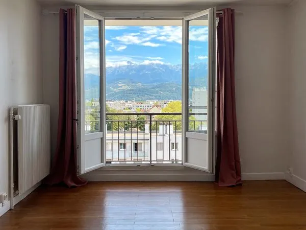 T1 Lumineux 39m² - 8e étage avec Balcon & Vue panoramique - Eaux Claires / Tram E - Parking GRATUIT