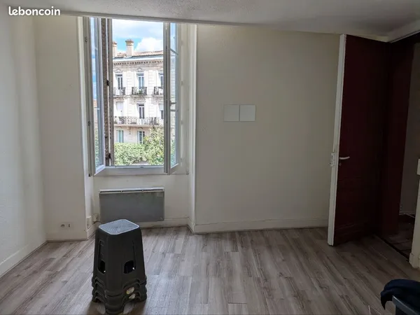 Place maucaillou T2 35 M2 très lumineux