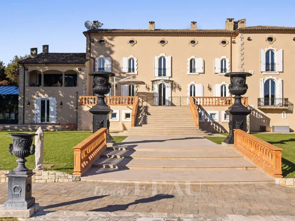 Maison 20 pièces 665 m²