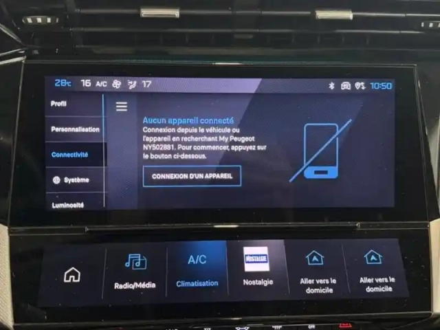 Peugeot 308 1.2 130 s&amp;s allure eat8 i-cockpit camera carplay — photo 13