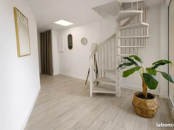 Bureaux 15 m² FREJUS