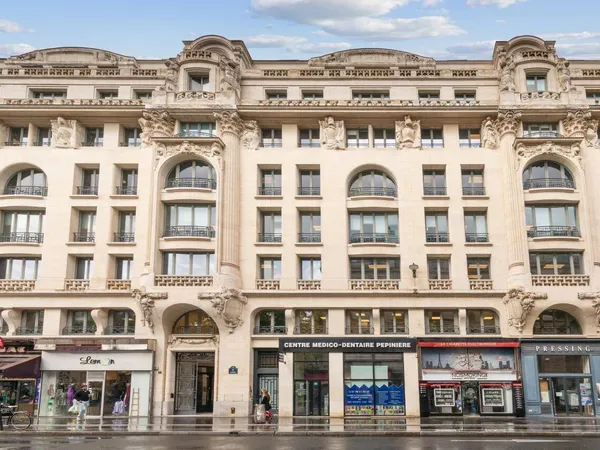 Bureaux 703 m²