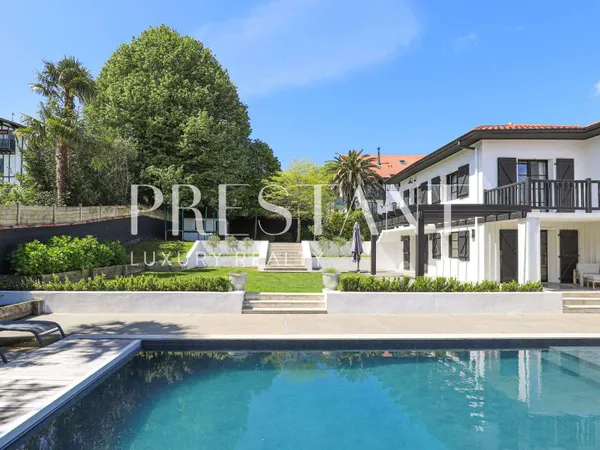 Maison 11 pièces 380 m²