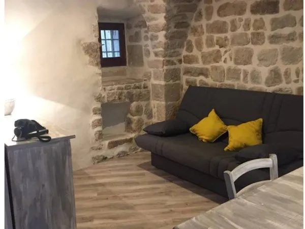 Loue studio à l'année