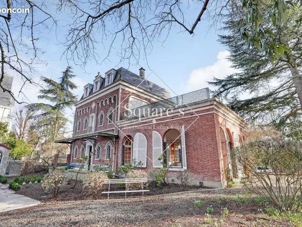 Maison 7 pièces 360 m²