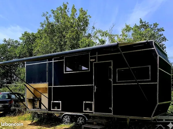 Tiny House White & Black Dreams