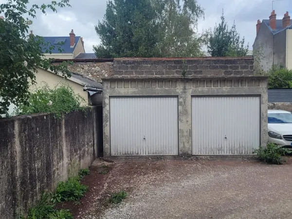 GARAGE A LOUER quartier Botanique