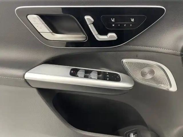 Mercedes Eqe suv 350 4matic — photo 60
