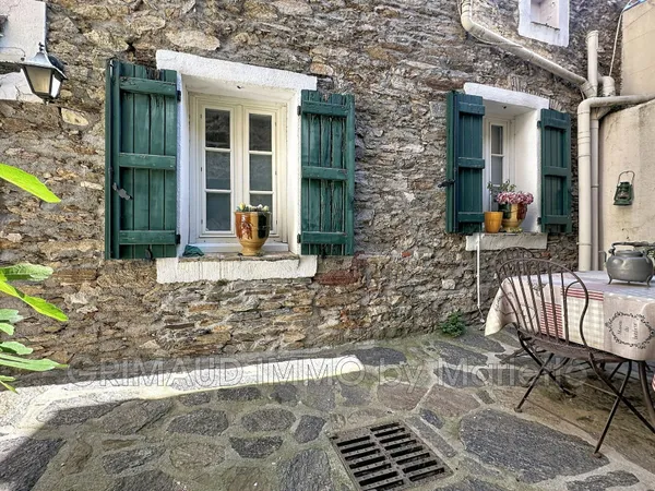 Maison de village avec patio et terrasse et maison d'amis, deu