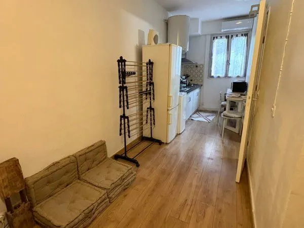 Studio à louer à l'année