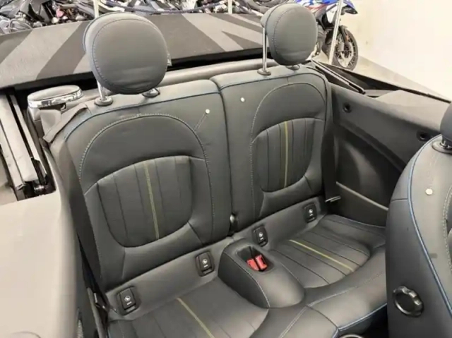 Mini Mini cabrio cooper 136ch sidewalk bva7 — photo 8