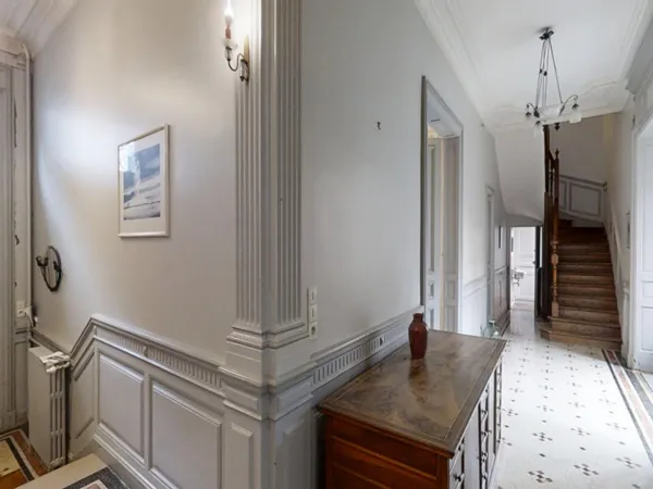 Maison 9 pièces 313 m²