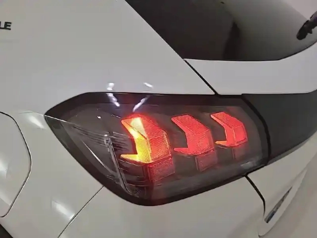 Peugeot 208 electrique 50 kwh 136ch — photo 17