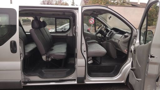 Renault Trafic Passenger L2 H1 2.0 dCI 115 - Expression – 2013 – 102821 km – Diesel – Boîte Manuelle — photo 12