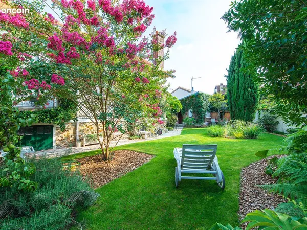 Rare au Parc Saint-Maur : meulière rénovée avec annexe indépendante